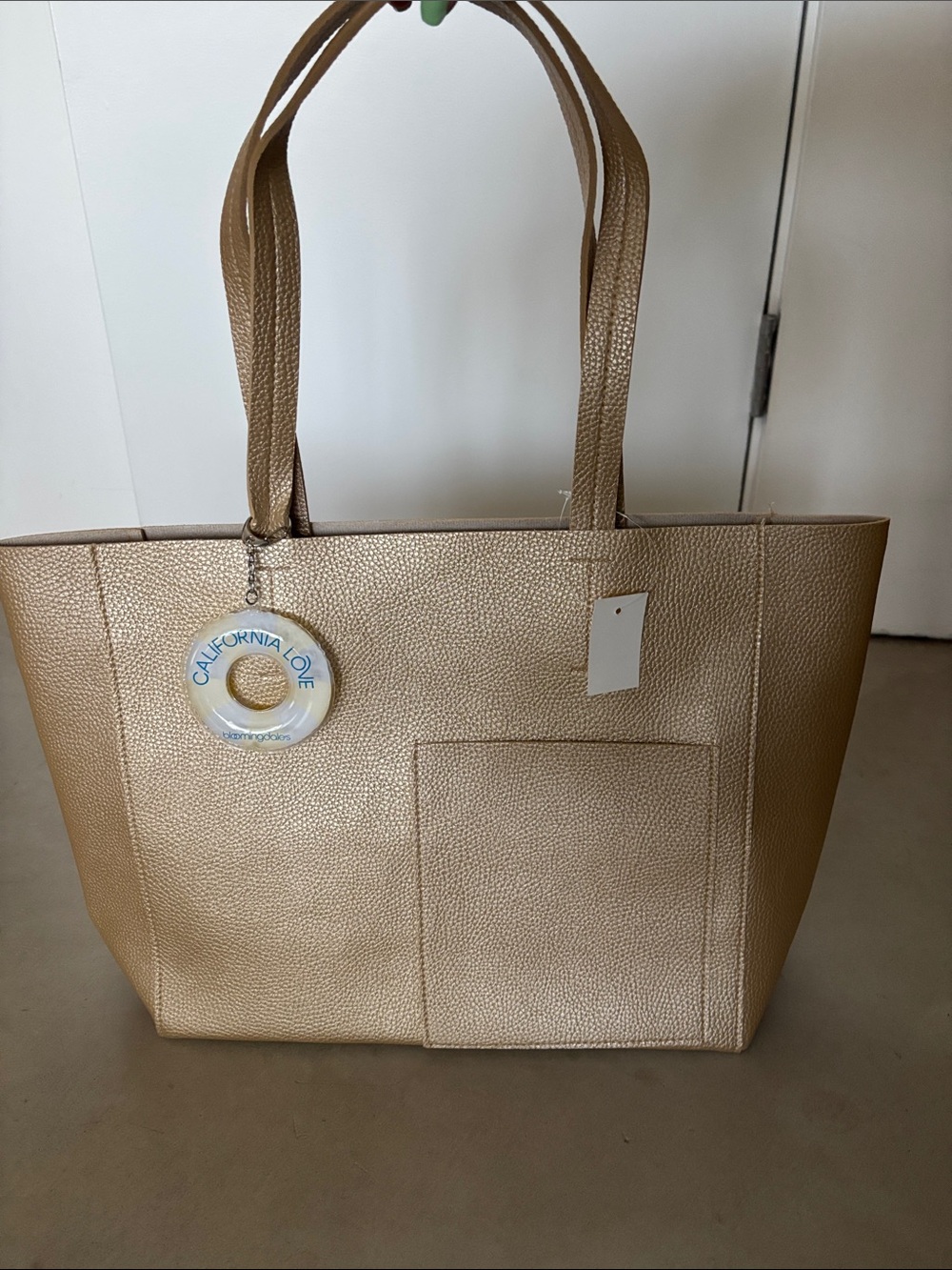 Sale! NWT Bloomingdale’s Shiny Beige Tote Bag & Pool Float Keychain
